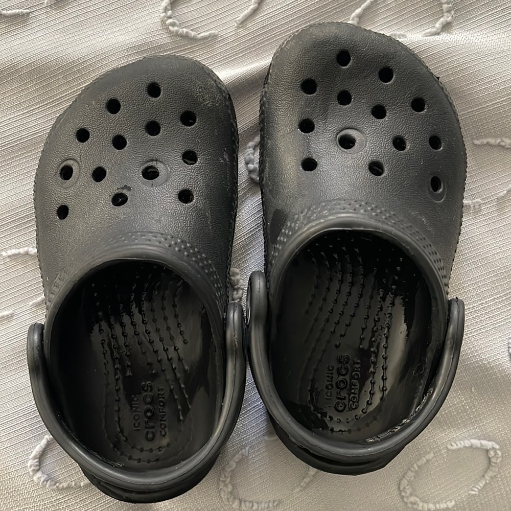 Toddler crocs